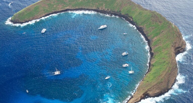BEST Luxury Sail to Molokini Crater